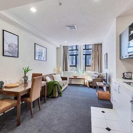 Urban Deco Apartment On Queen Street Auckland Exteriör bild