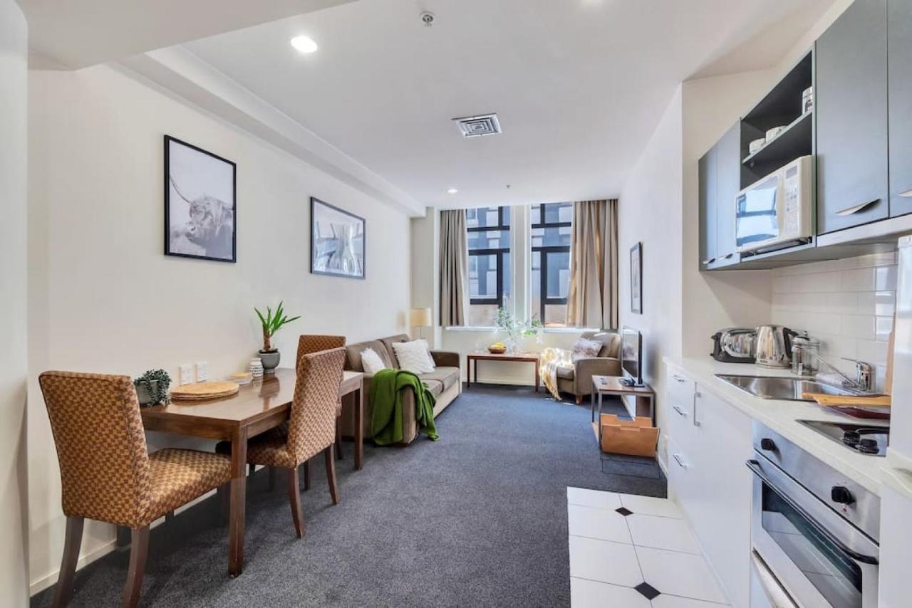 Urban Deco Apartment On Queen Street Auckland Exteriör bild