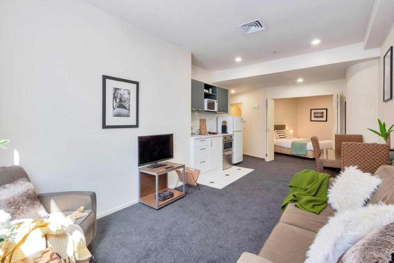 Urban Deco Apartment On Queen Street Auckland Exteriör bild