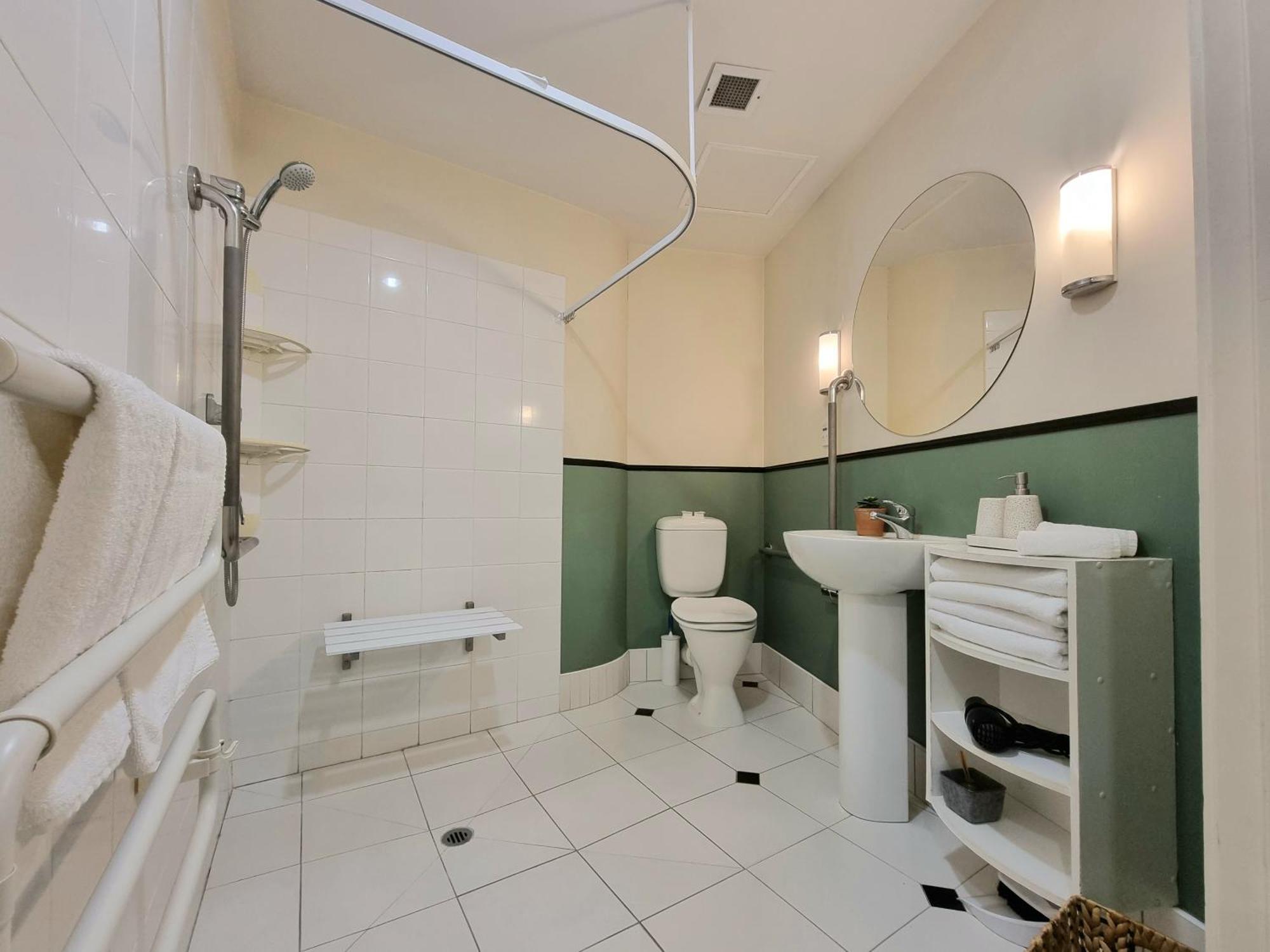 Urban Deco Apartment On Queen Street Auckland Rum bild