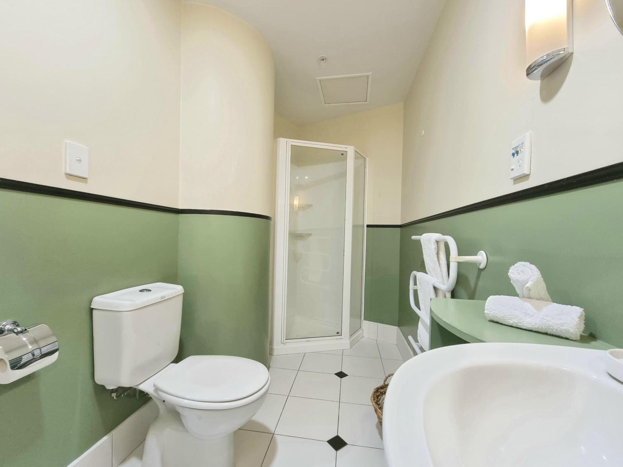 Urban Deco Apartment On Queen Street Auckland Rum bild