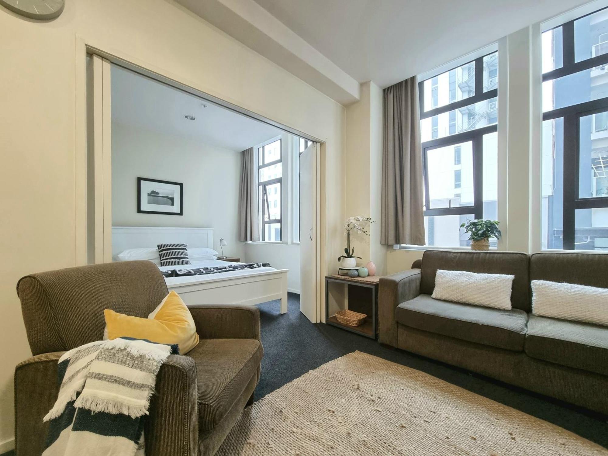 Urban Deco Apartment On Queen Street Auckland Rum bild