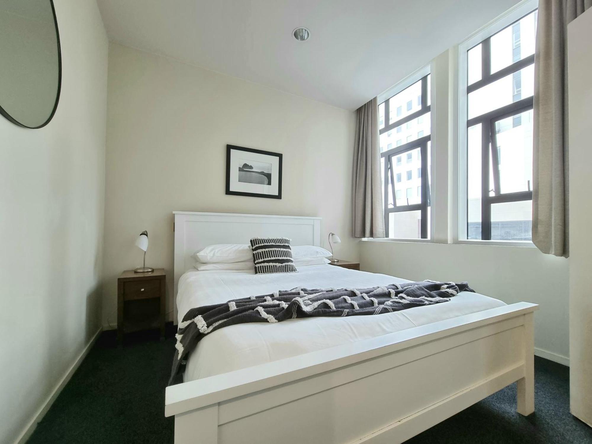 Urban Deco Apartment On Queen Street Auckland Rum bild