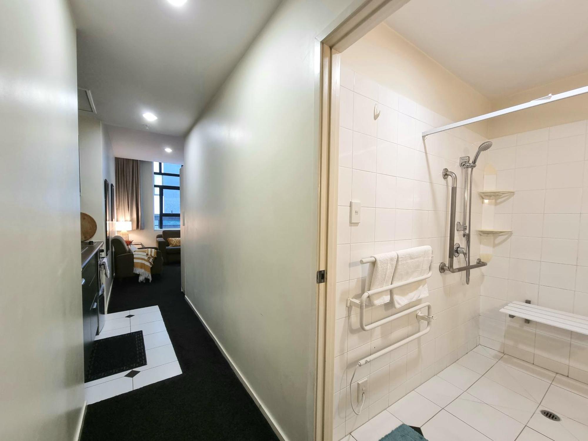 Urban Deco Apartment On Queen Street Auckland Rum bild