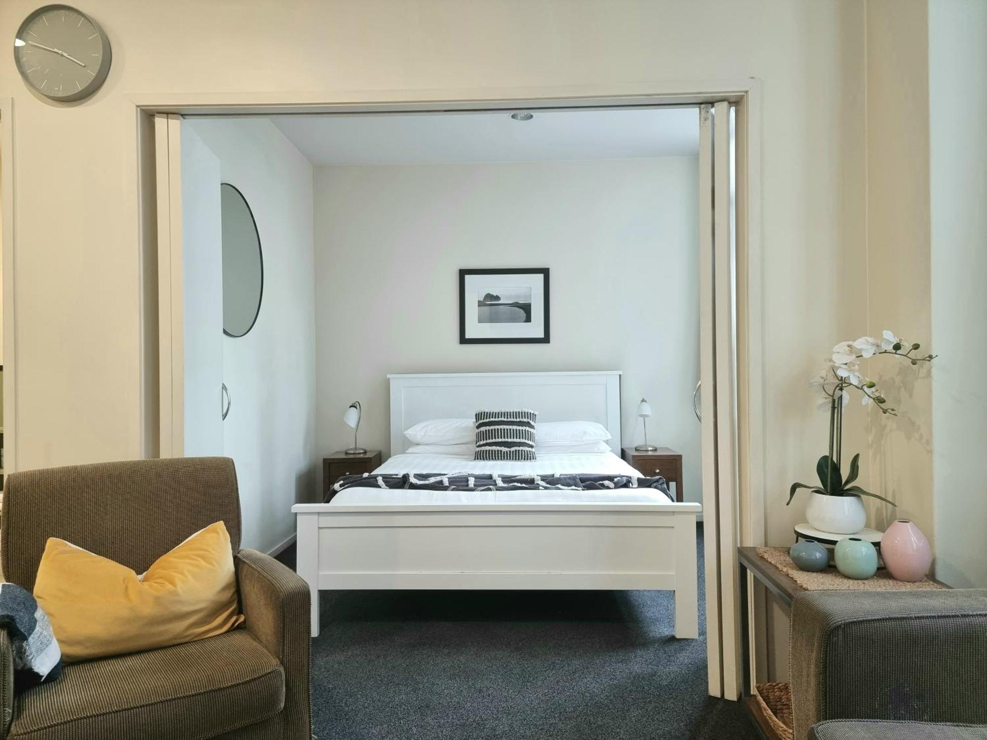 Urban Deco Apartment On Queen Street Auckland Rum bild