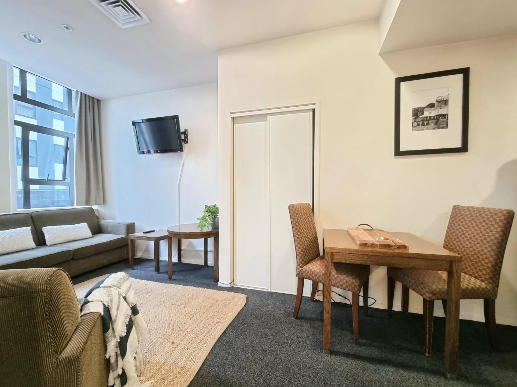 Urban Deco Apartment On Queen Street Auckland Rum bild
