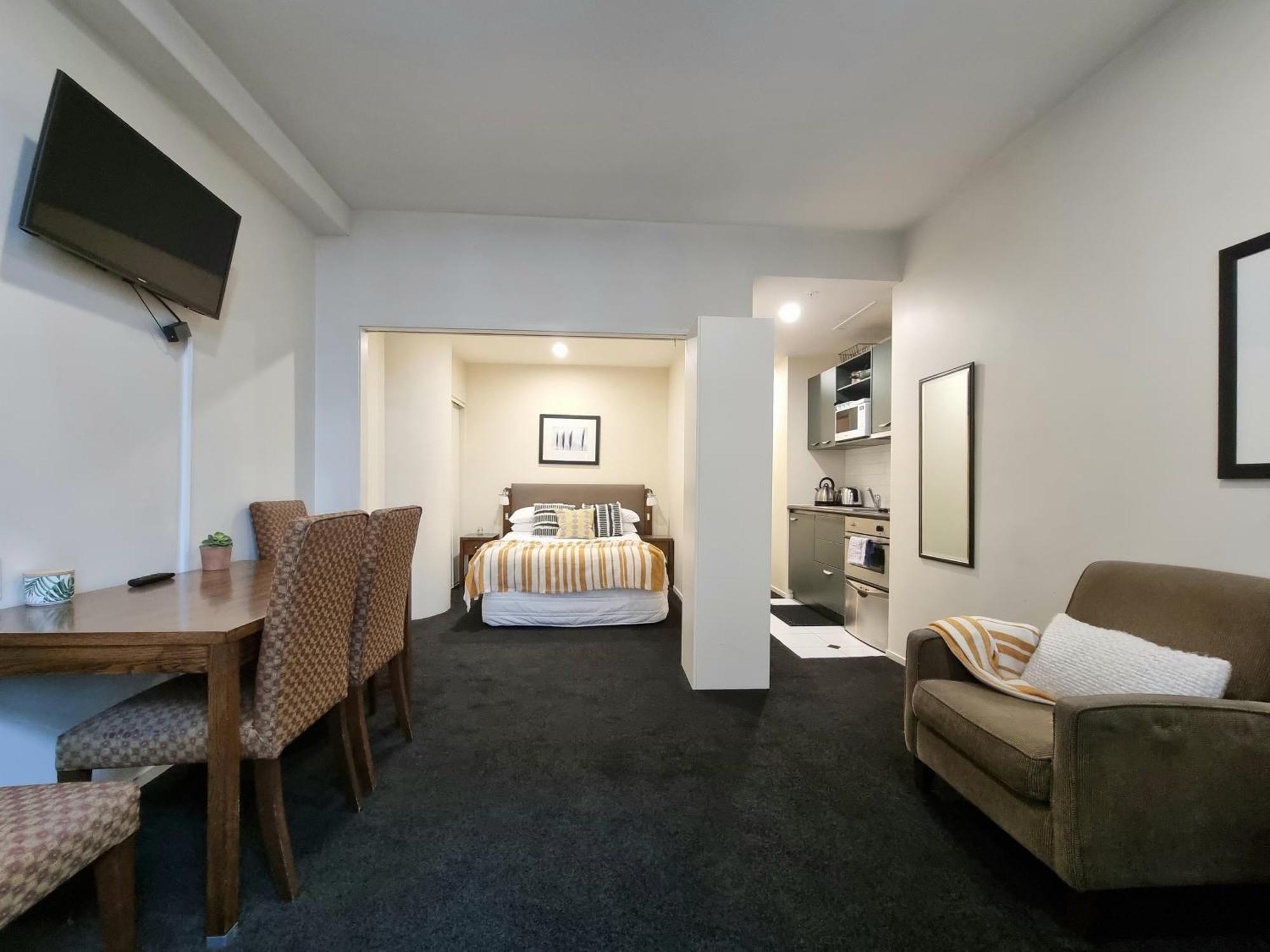 Urban Deco Apartment On Queen Street Auckland Rum bild