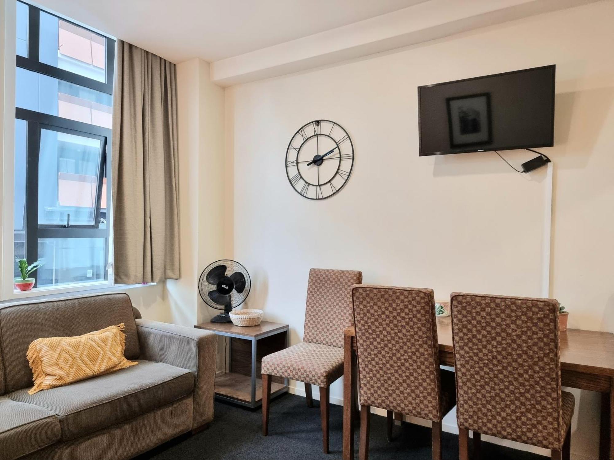 Urban Deco Apartment On Queen Street Auckland Rum bild